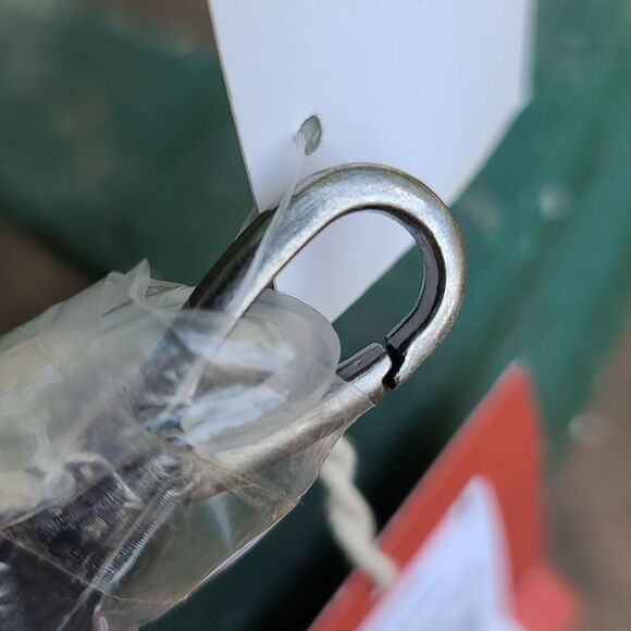 3/10$ Black tassle hook with E on chain - Picture 7 of 7